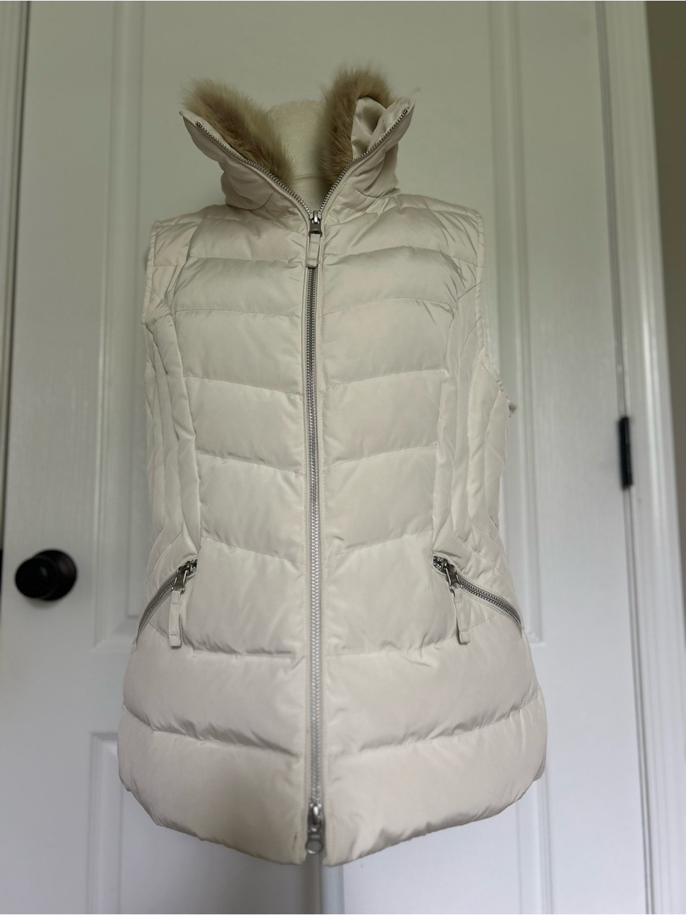 Talbots Cream Quilted Puffer Vest with Faux Fur Trim Size Large Petite - Picture 2 of 11
